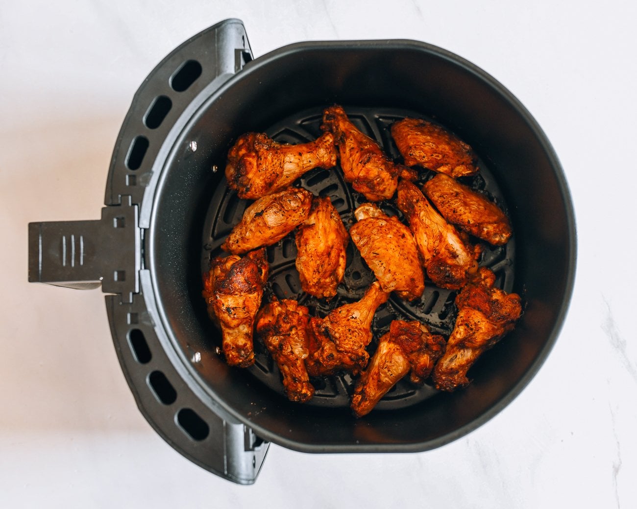 air fried chicken wings in air fryer drawer