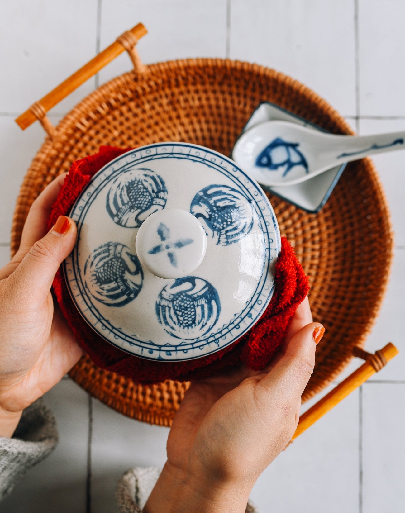 placing a small Chinese soup tureen on table