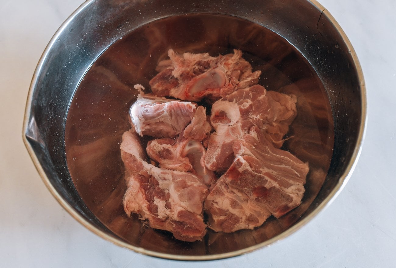 soaking pork neck bones in water