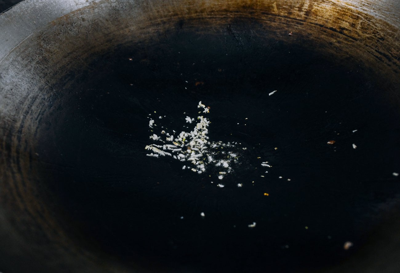 ginger and garlic in wok