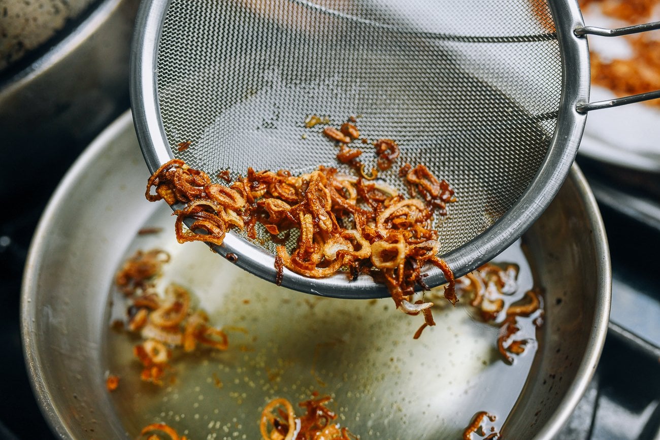 making fried shallots