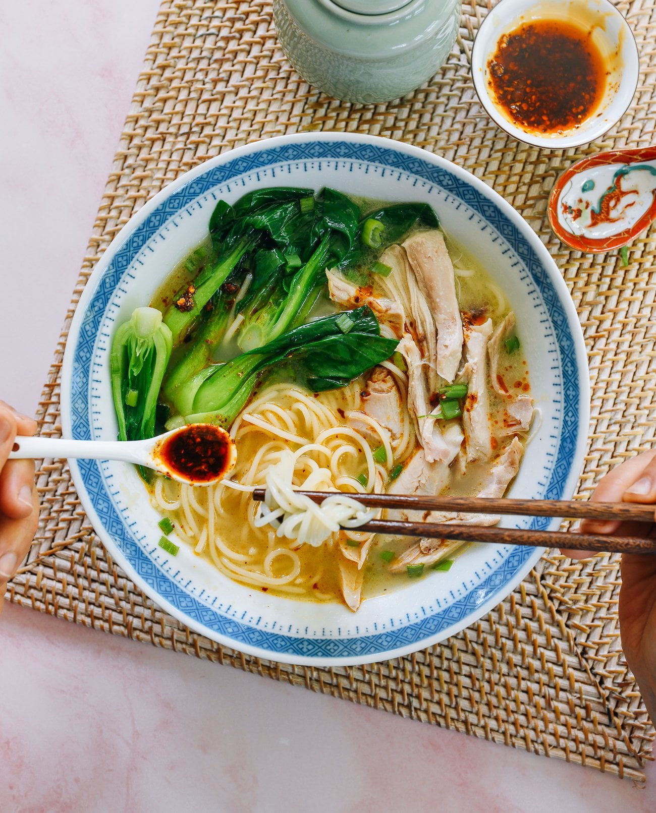 Chinese Chicken Noodle Soup (鸡汤面)