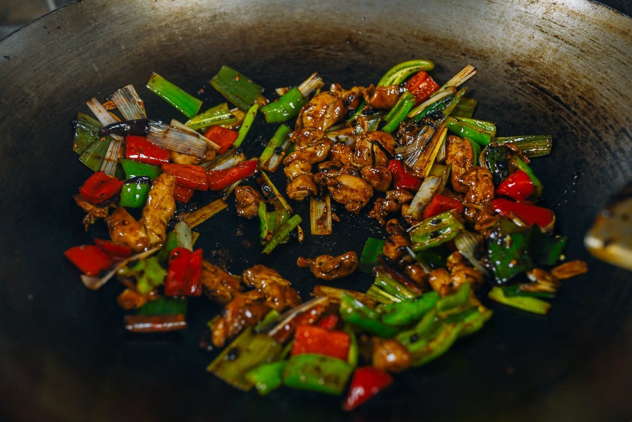 hunan chicken in wok