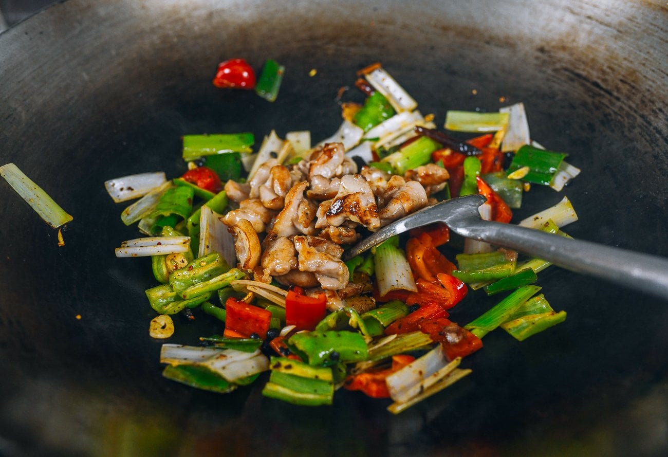 adding chicken back to wok