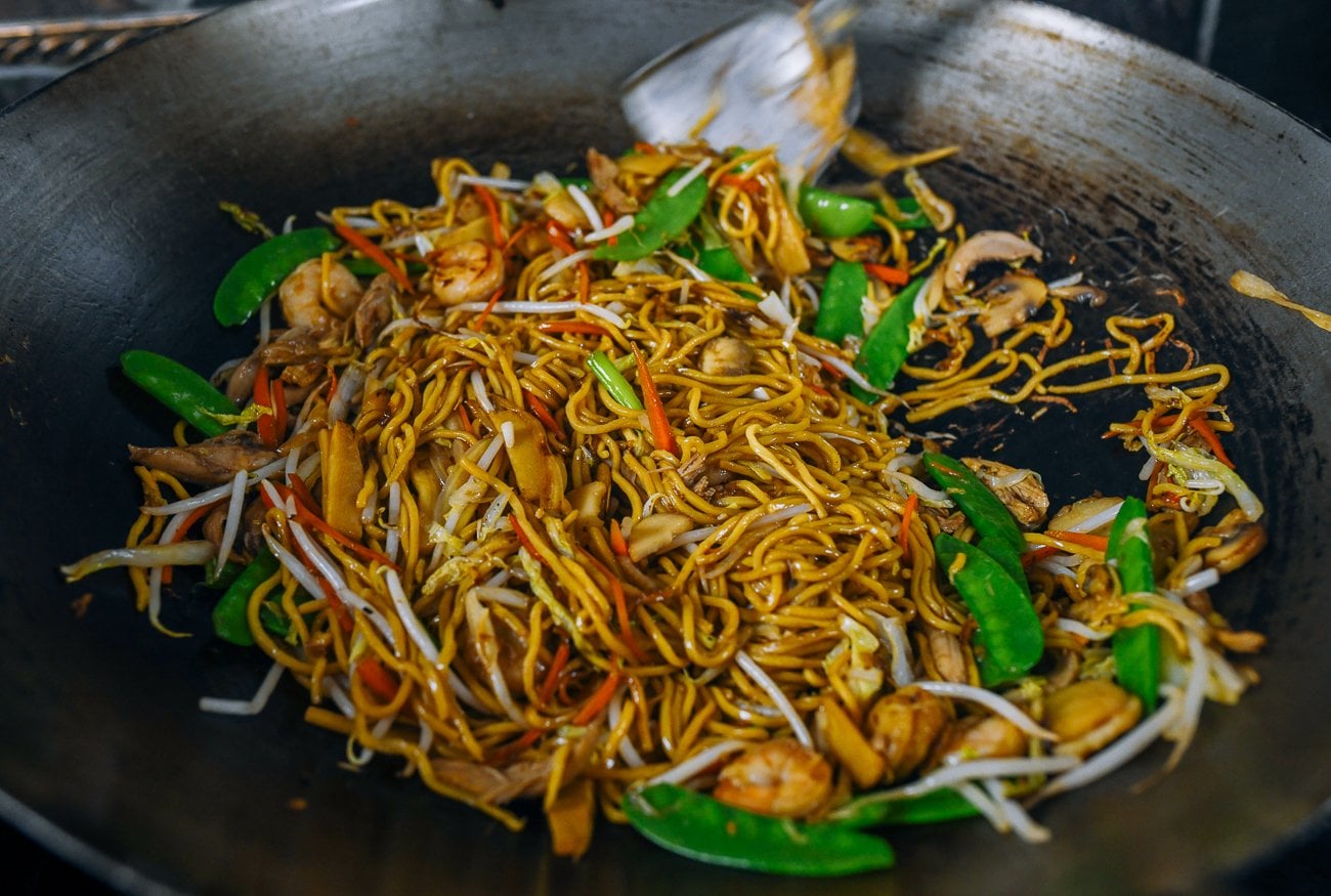stir-frying lo mein