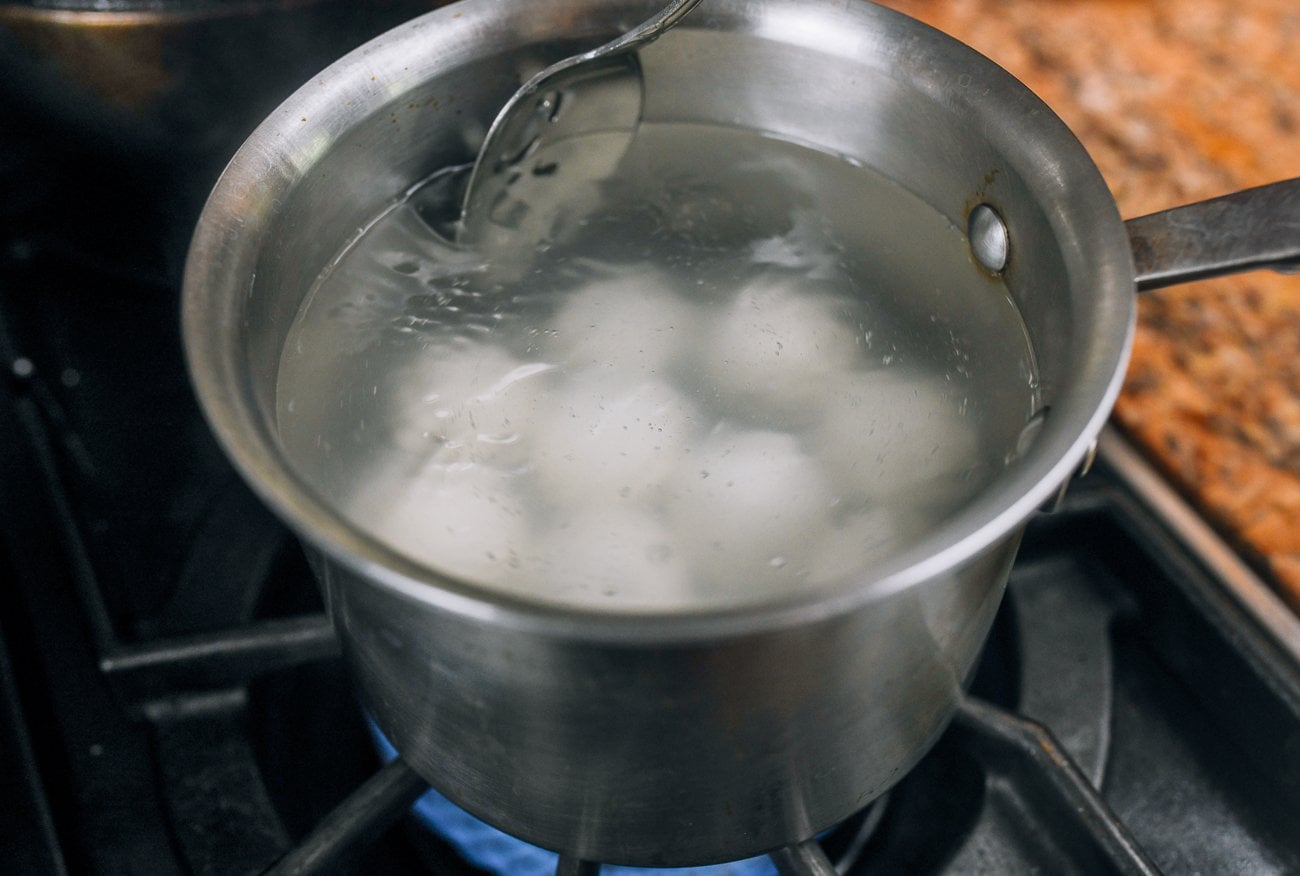 boiling tang yuan