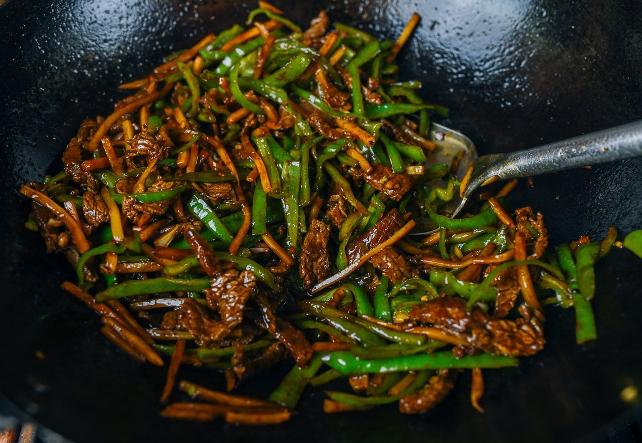 beef with bamboo shoots and peppers in wok