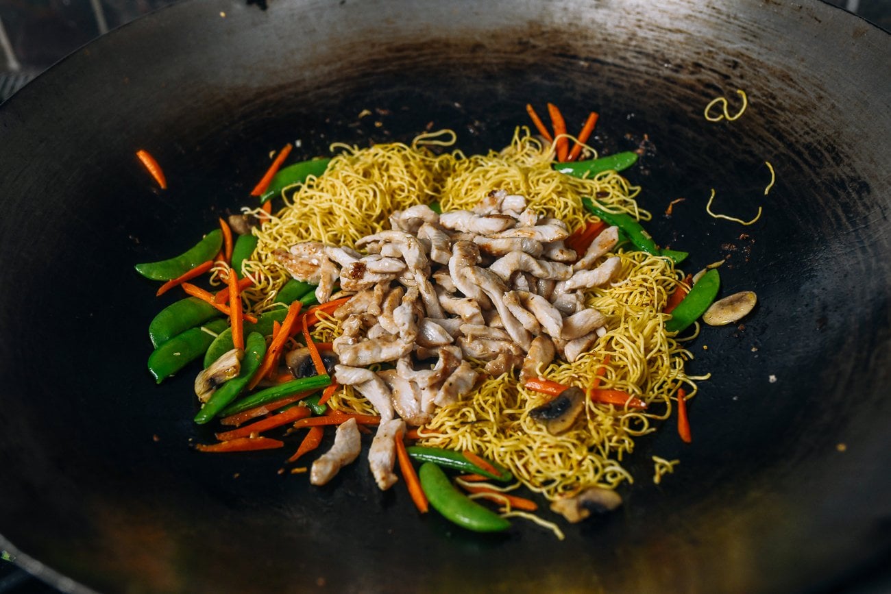 adding chicken to noodles