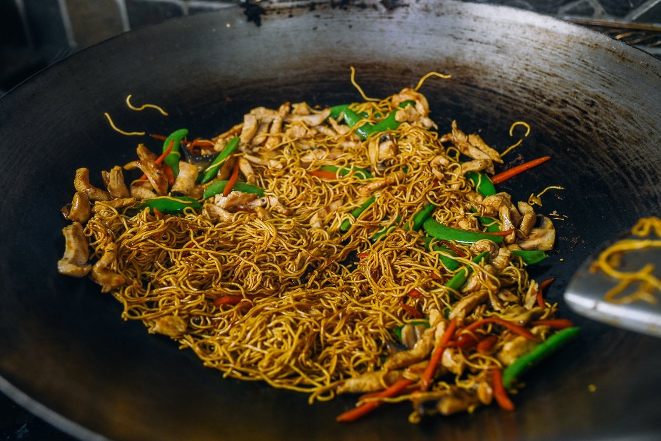 chicken chow mein in wok