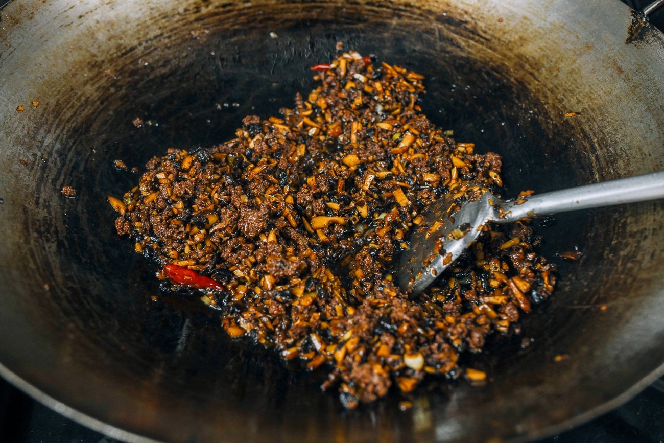 Chinese meat sauce with ground meat and mushrooms