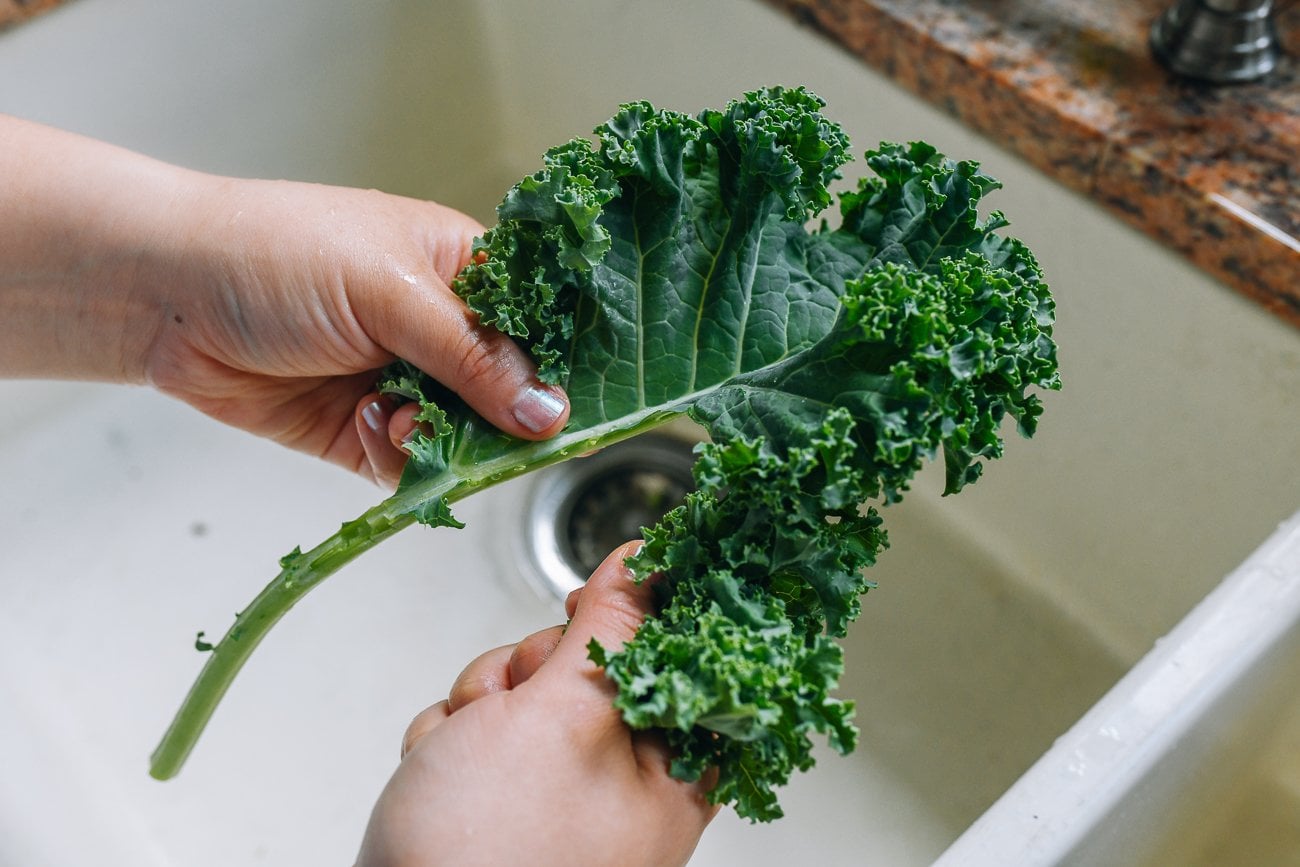separating kale leaf from stem