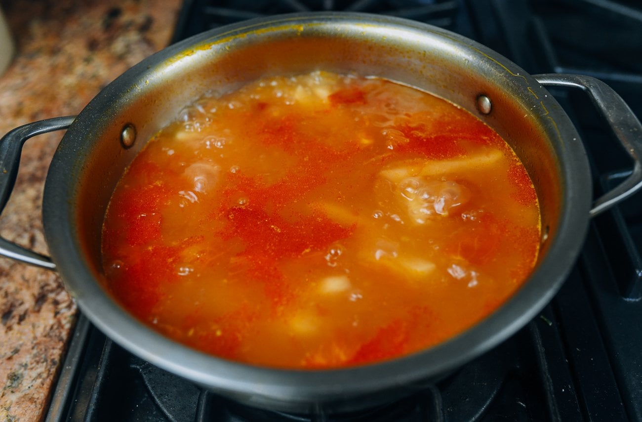 Boiling tomato potato soup