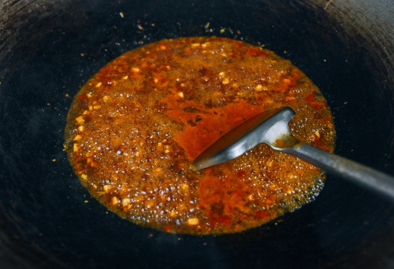 boiling sauce mixture for vegetarian ants climbing a tree