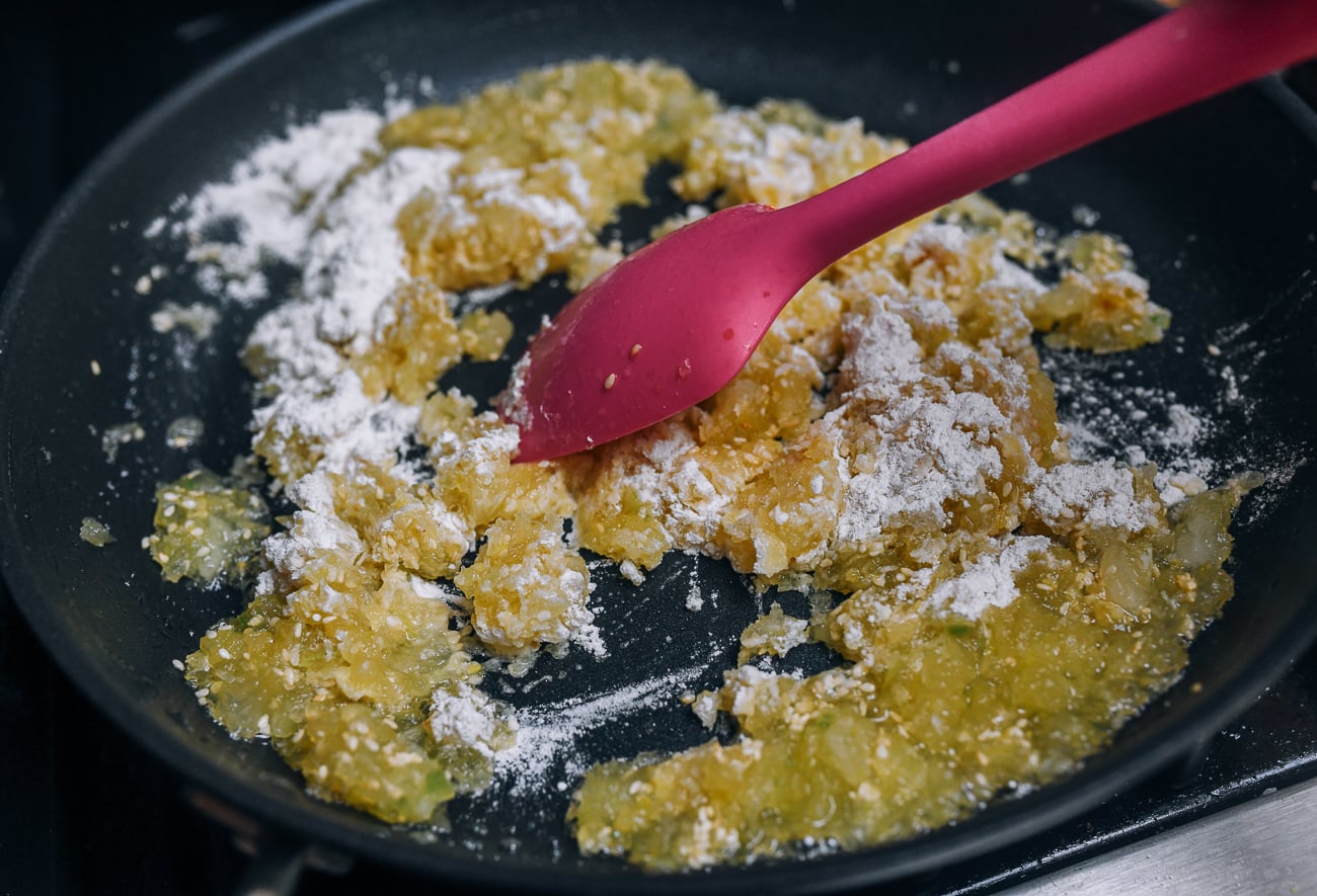 mixing glutinous rice flour into winter melon mixture for wife cake