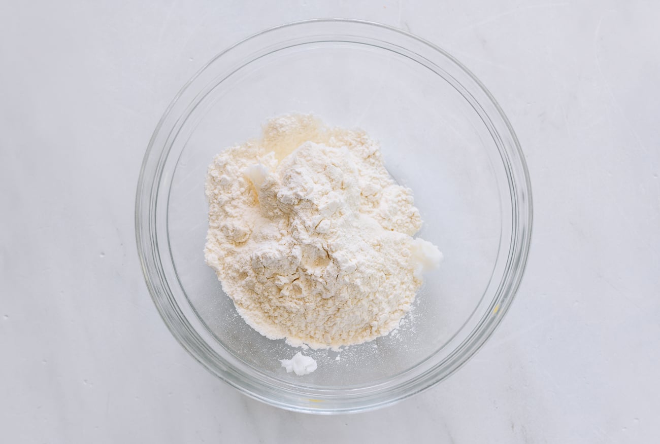 flour and lard in glass bowl