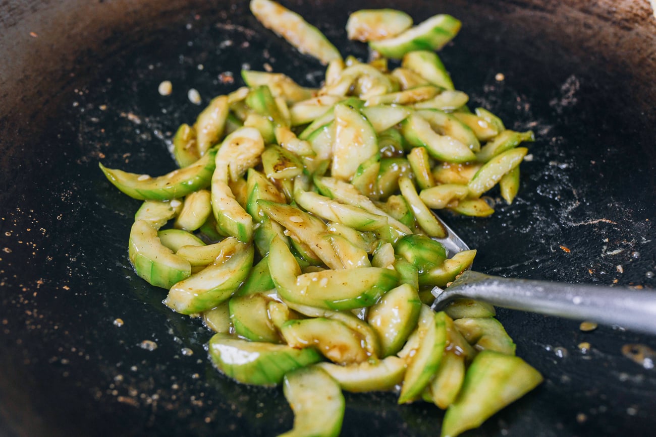stir-frying luffa