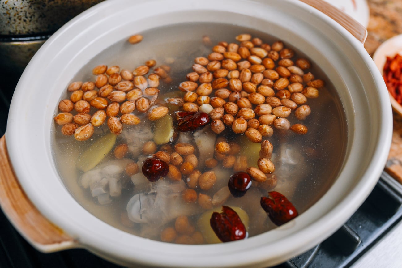pig feet, dates, peanuts, ginger in soup pot