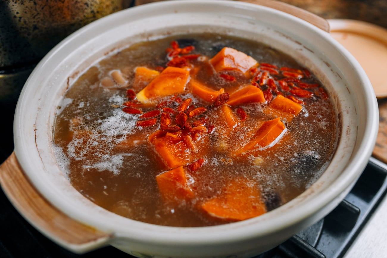 papaya added to pig feet soup
