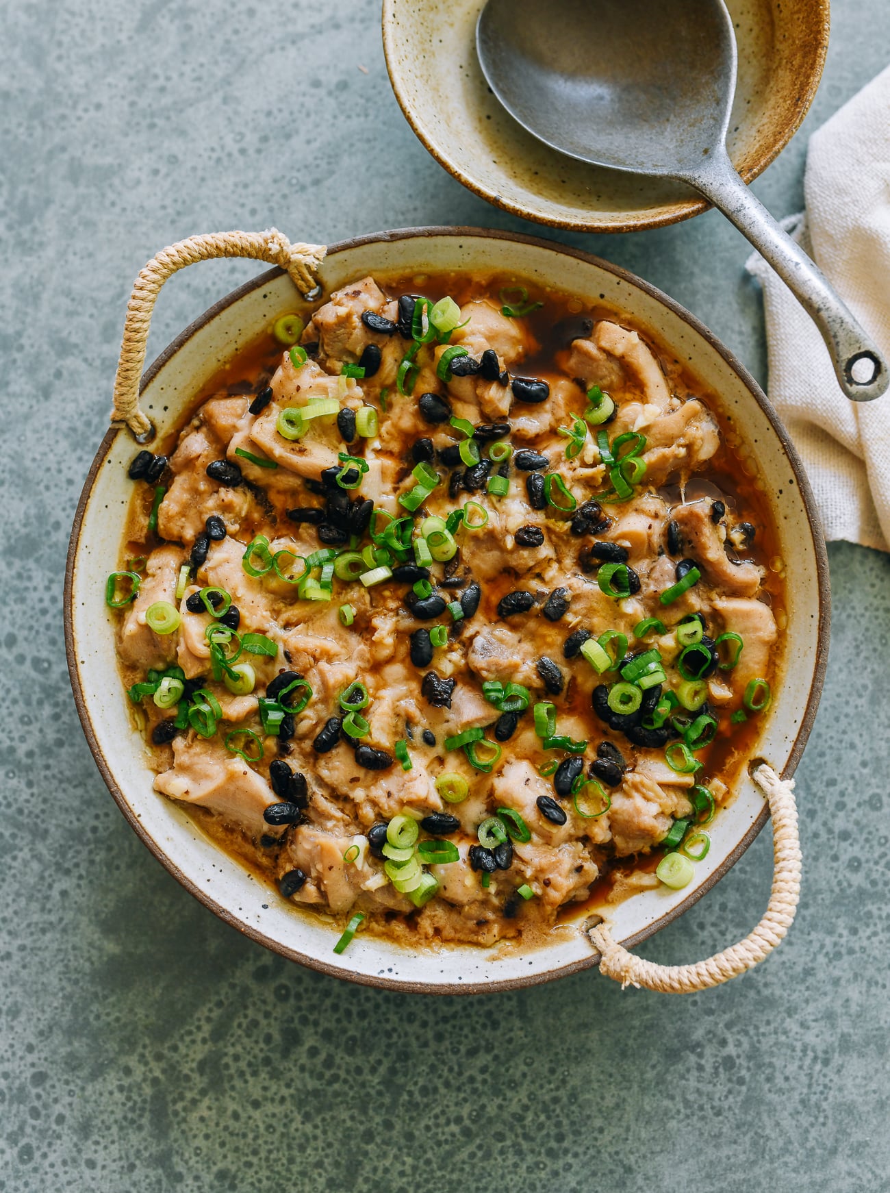 Steamed Chicken with Black Bean Sauce (蒜蓉豉汁蒸滑鸡)