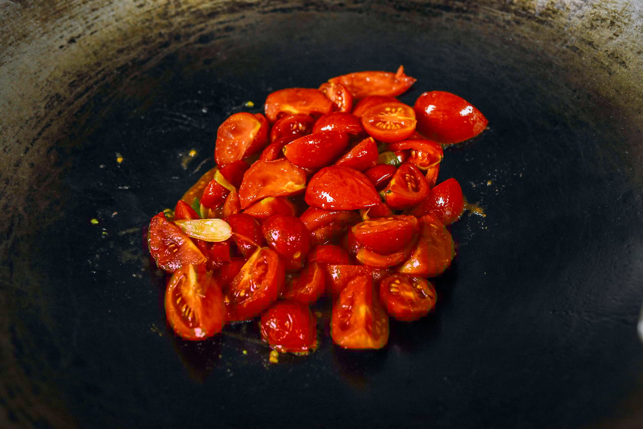Tomato wedges cooking