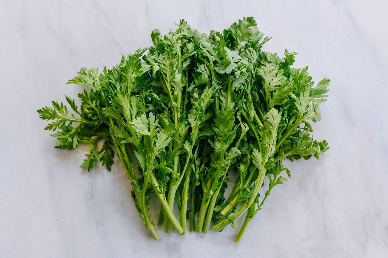 chrysanthemum greens, or tong ho