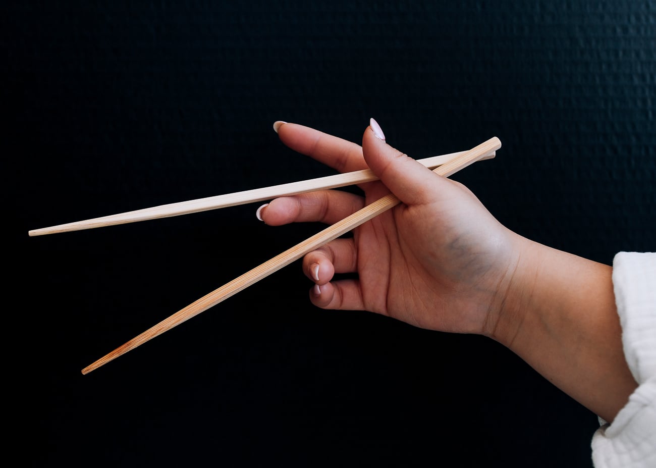 how to hold chopsticks
