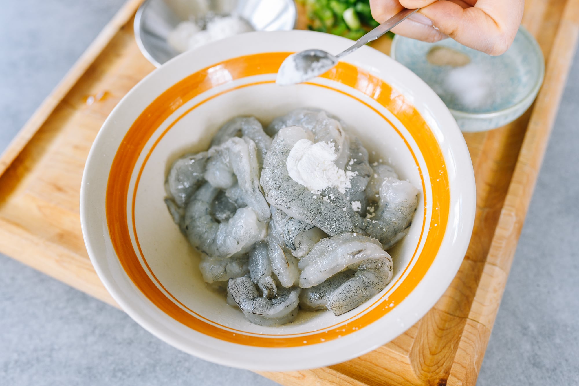 preparing shrimp for stir-frying