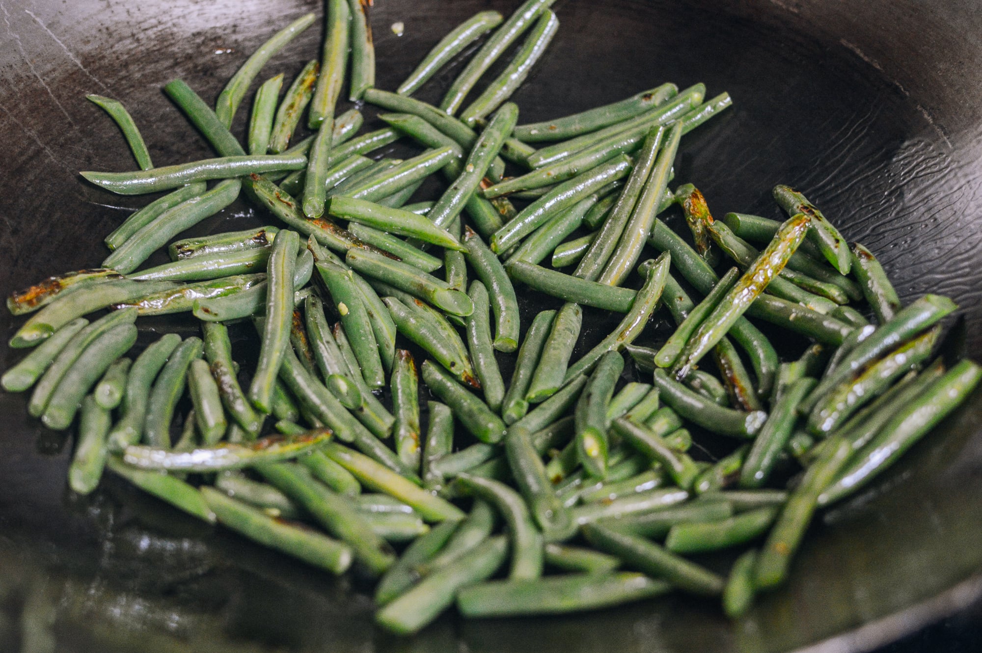 cooking string beans in wok