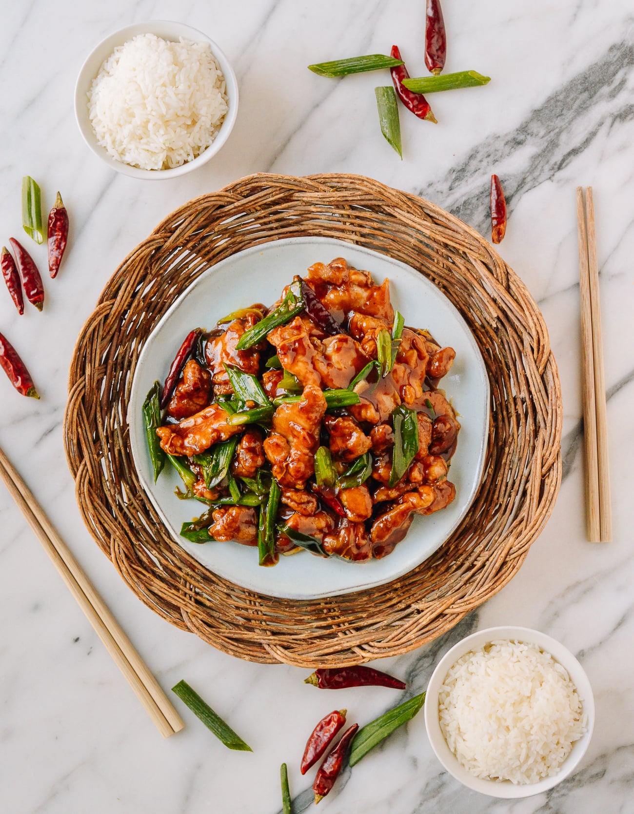 Plate of Mongolian chicken with two bowls of white rice