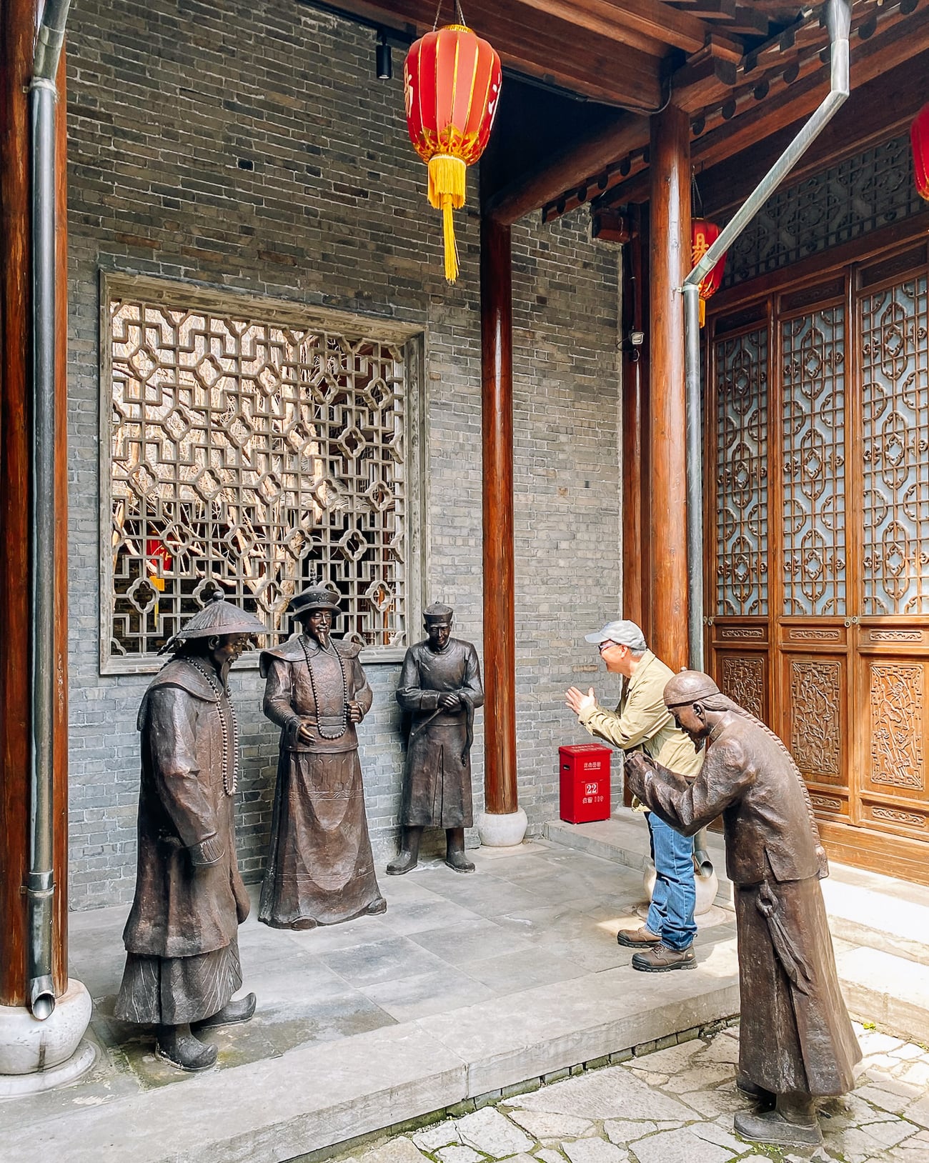Bill with statues at Huaiyang Cuisine Museum