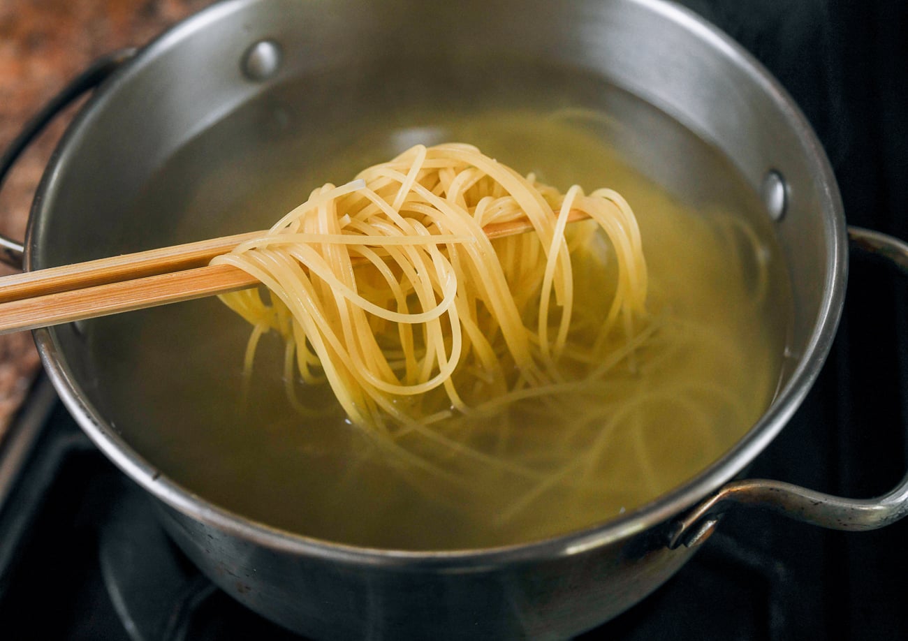 boiling thin spaghetti in a pot