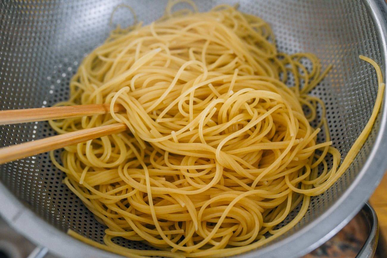 drained thin spaghetti in colander