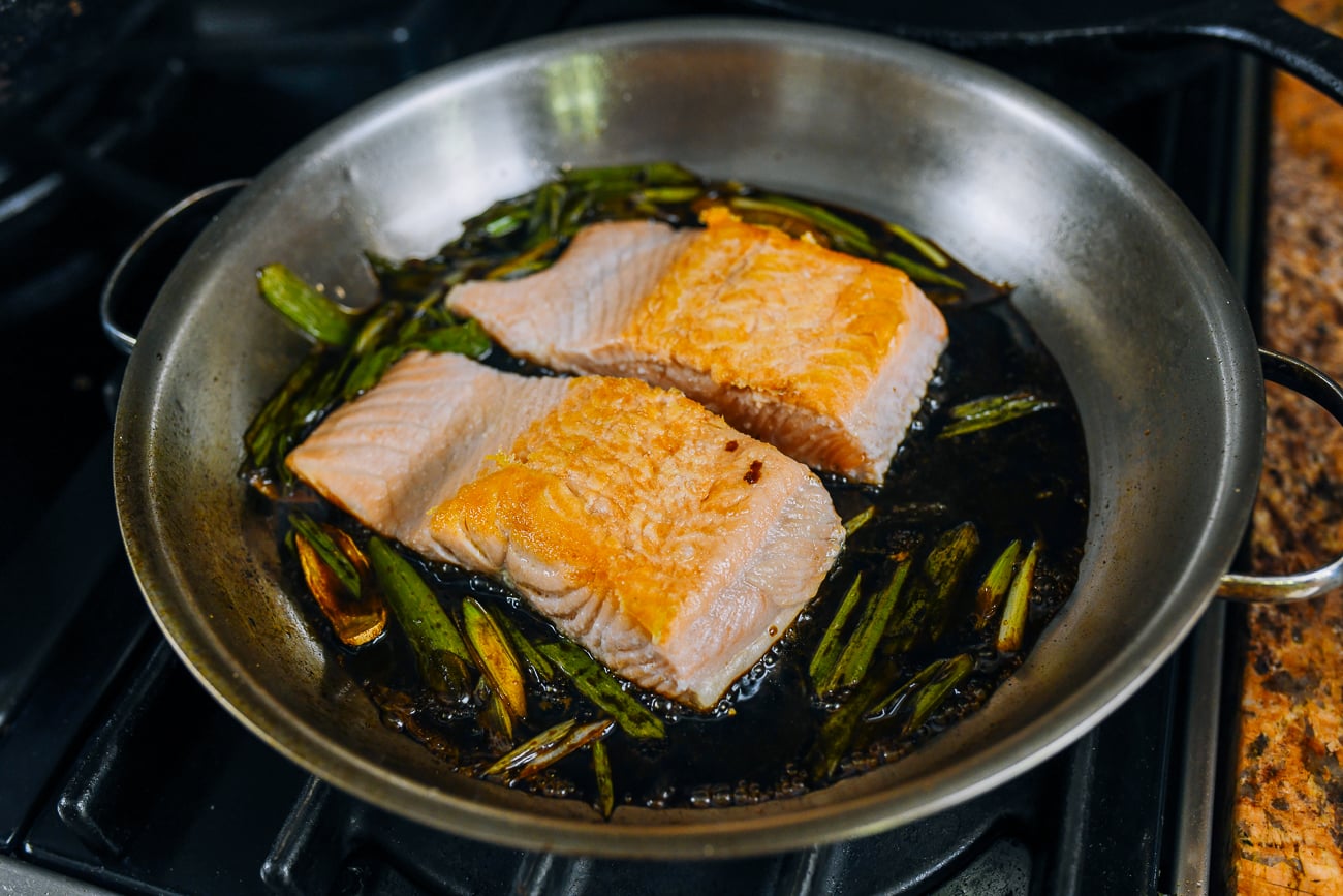 salmon fillets added to hongshao braising liquid in pan