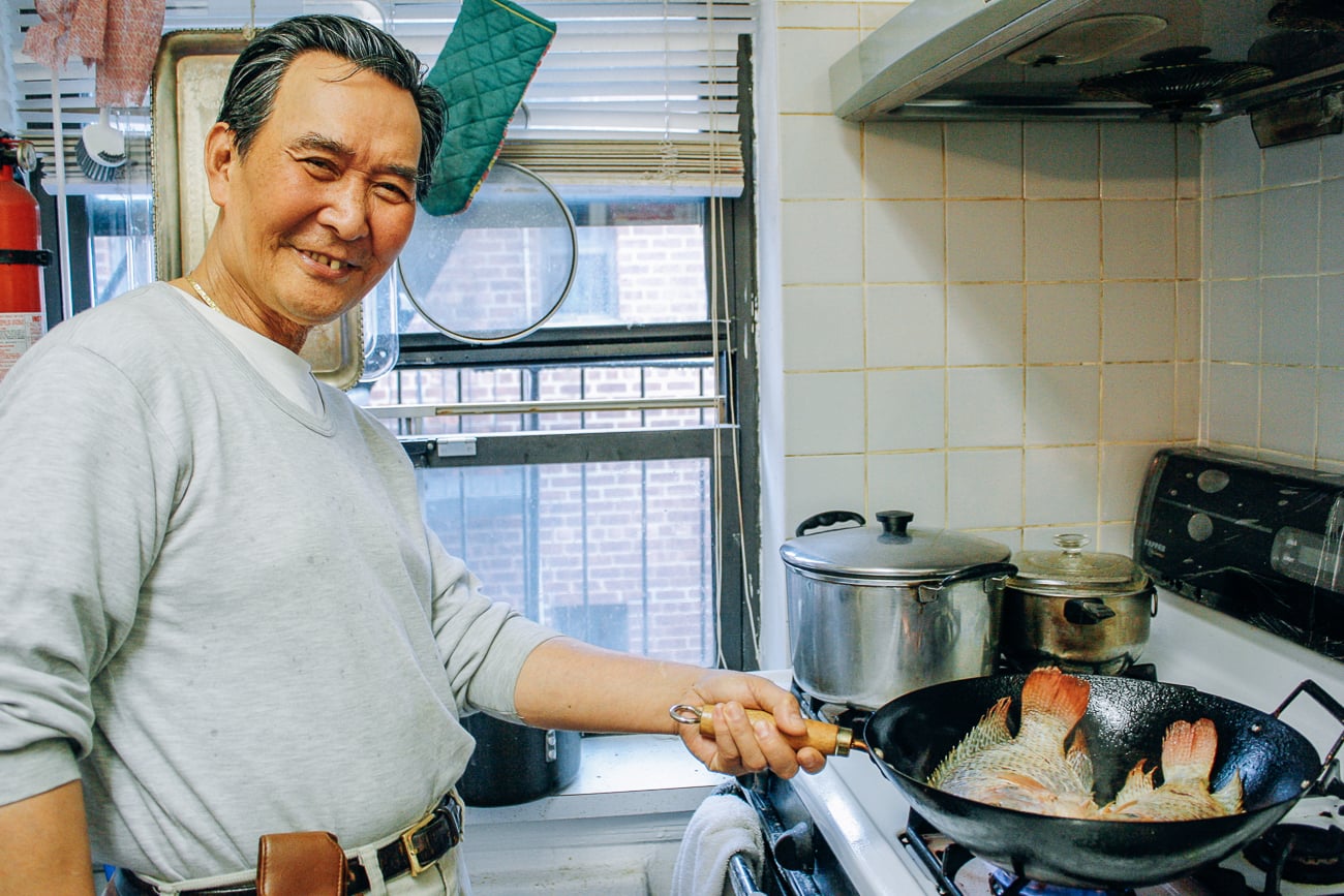 gong gong cooking fish