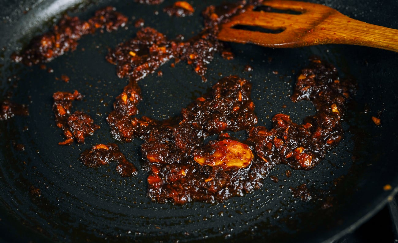 red curry and brown sugar mixture