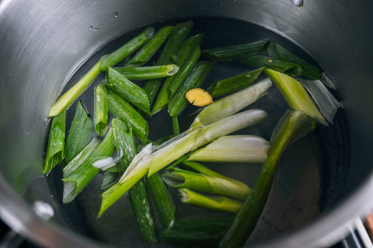 ginger and scallion in pot