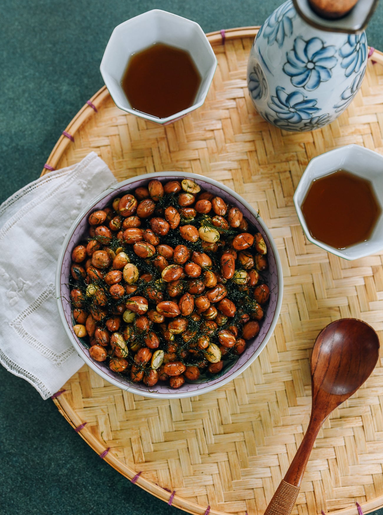 Seaweed with peanuts