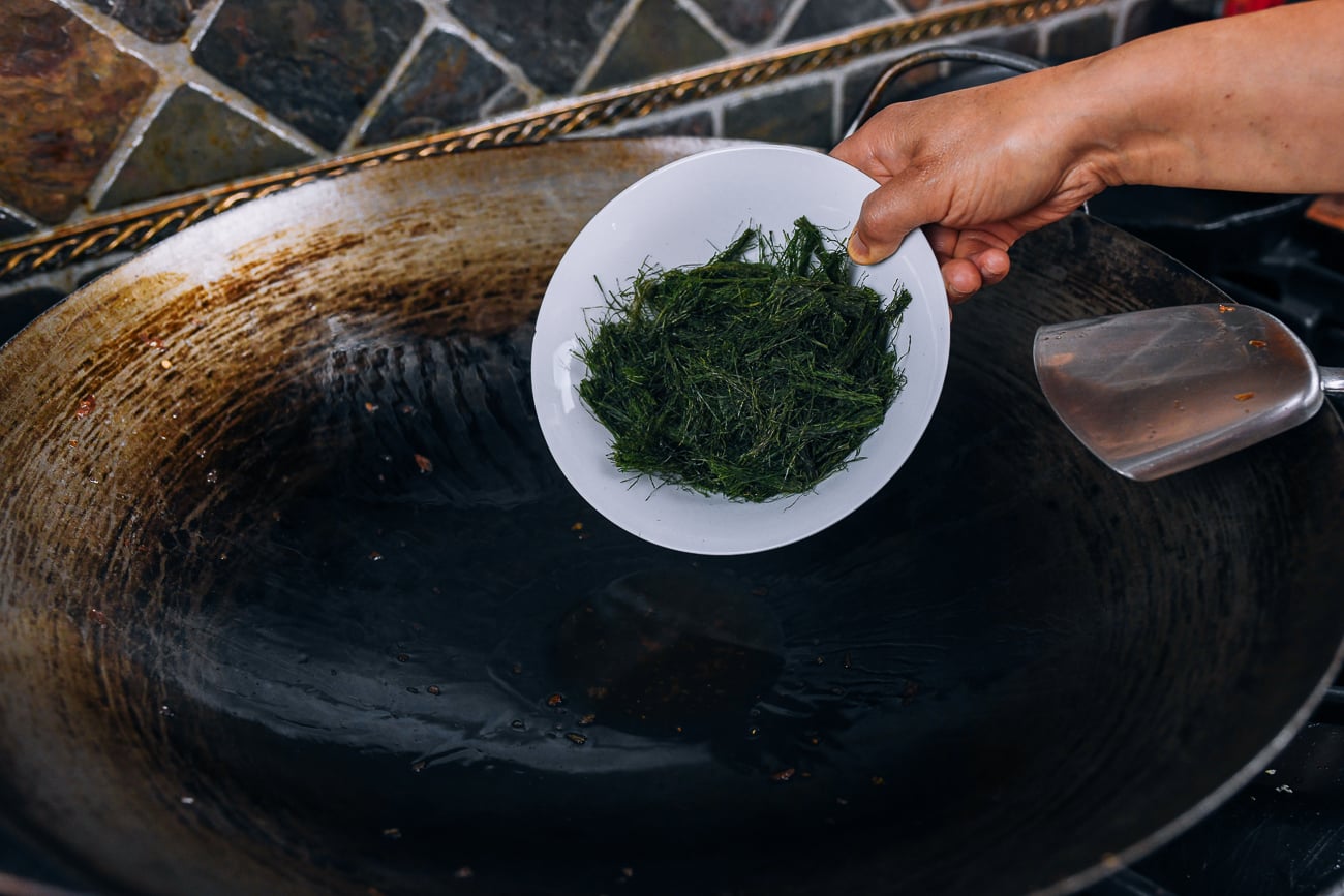 adding sea moss strands to wok