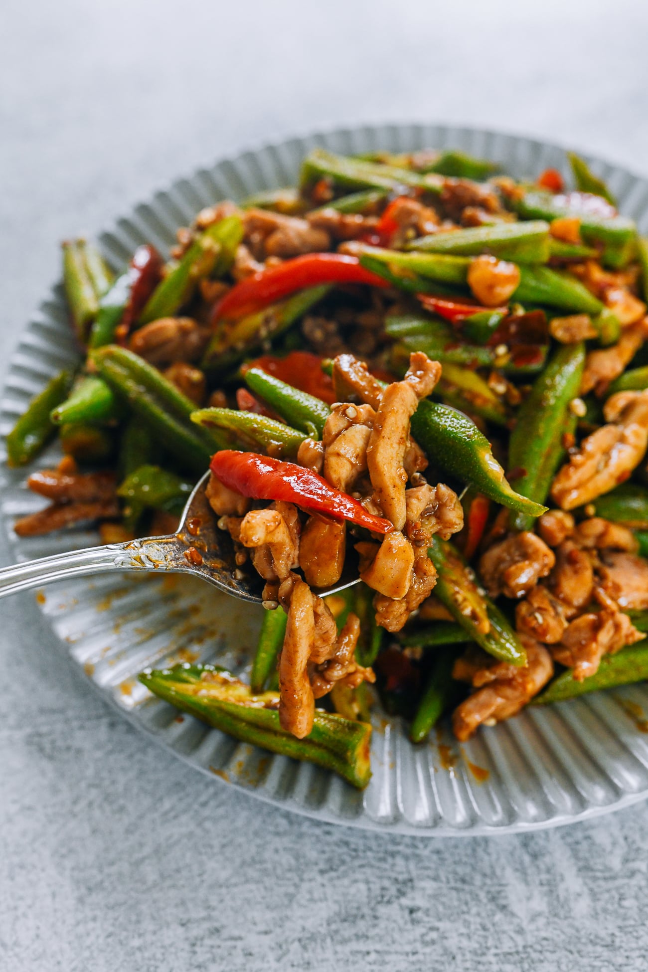 Spoonful of okra and chicken stir-fry