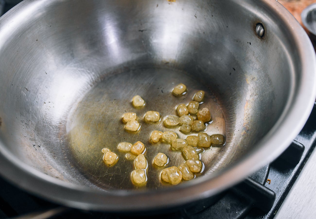rock sugar in pot with oil