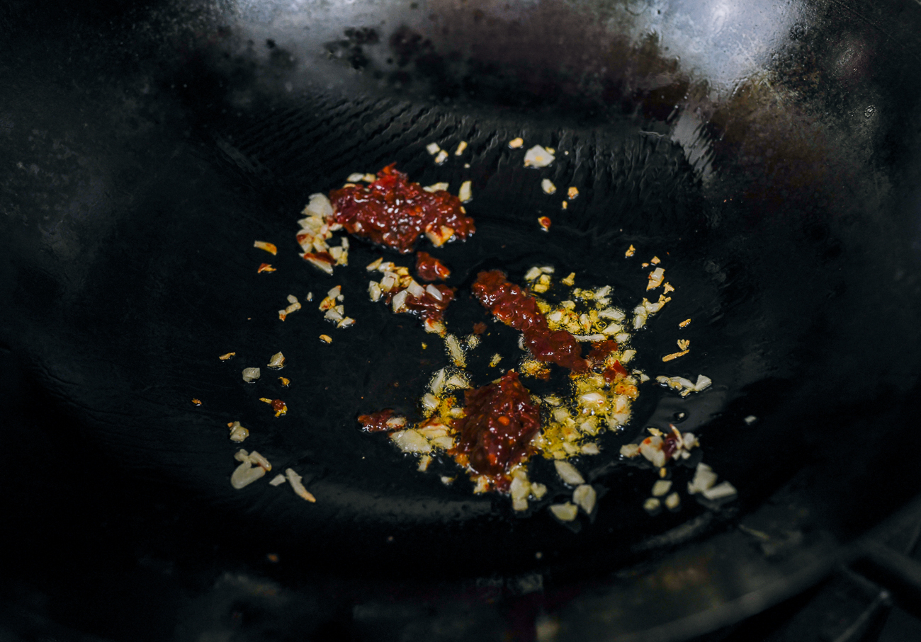 garlic and spicy bean sauce in wok