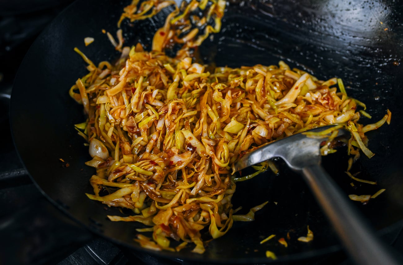 stir-fried hot and sour cabbage