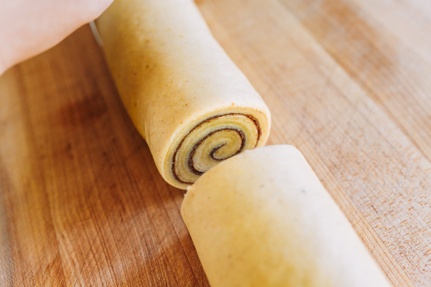 cutting cinnamon rolls