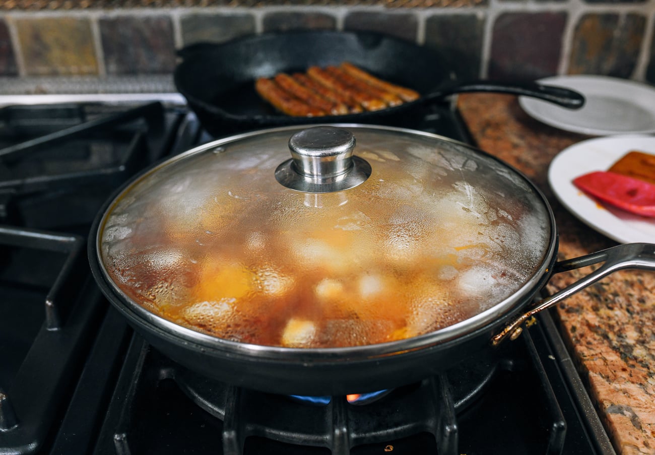 covered pan of shakshuka