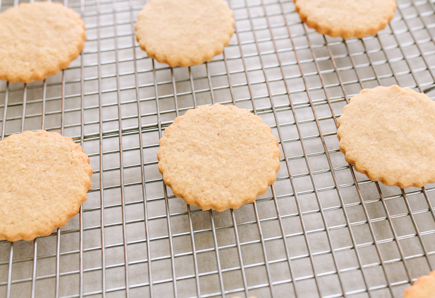 baked linzer cookies