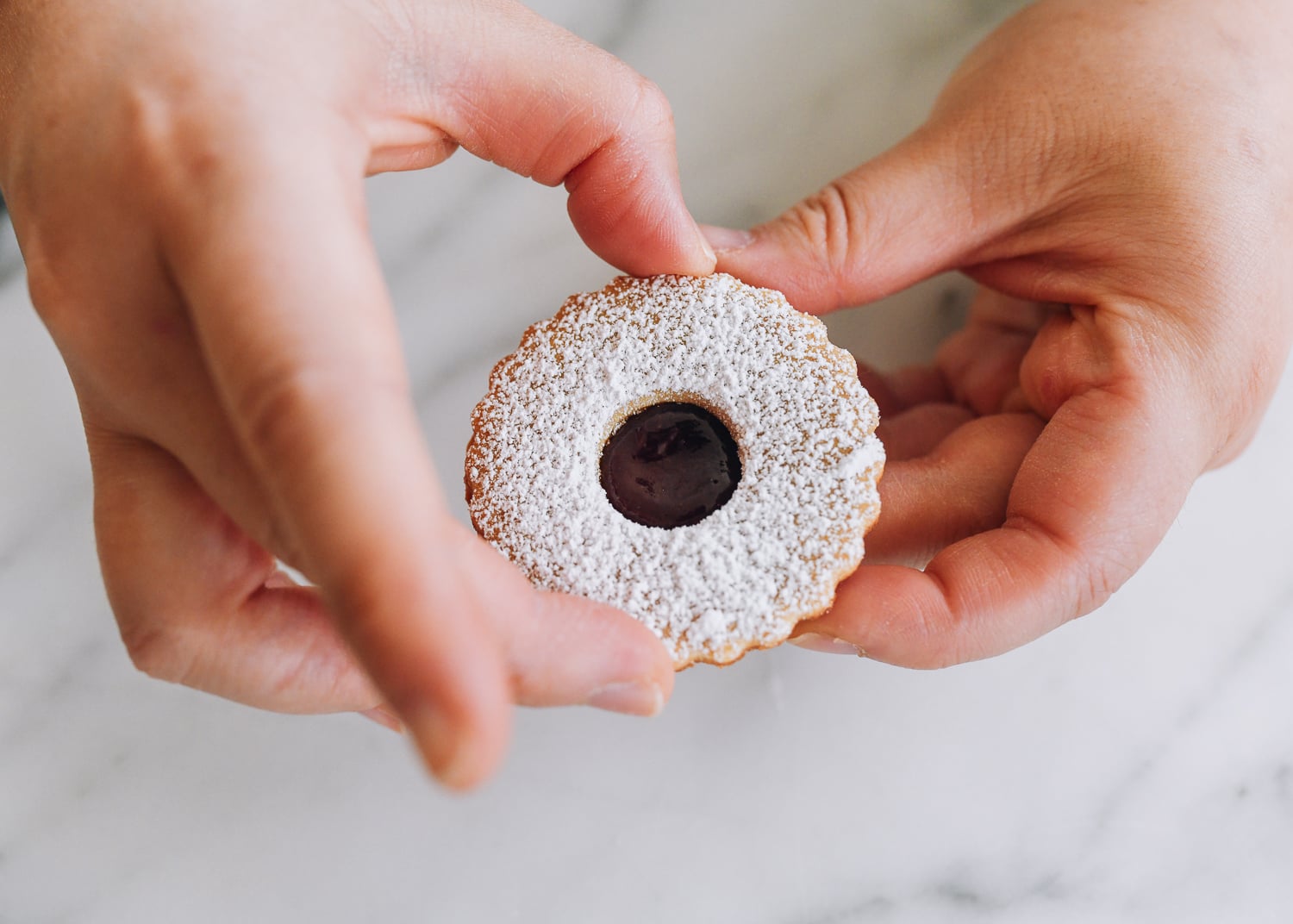 assembled linzer cookie