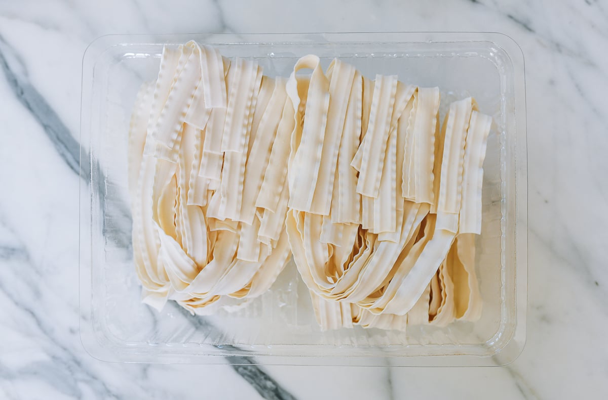 dried Chinese wide ribbon noodles