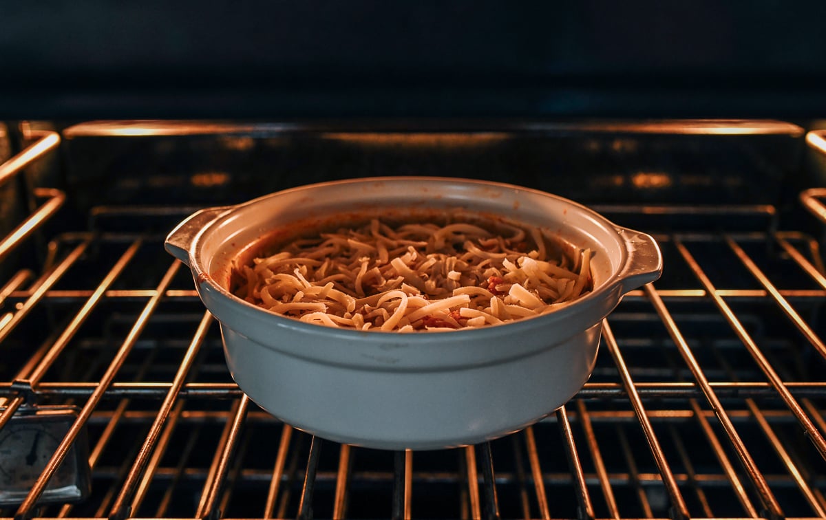 baking kimchi rice with cheese