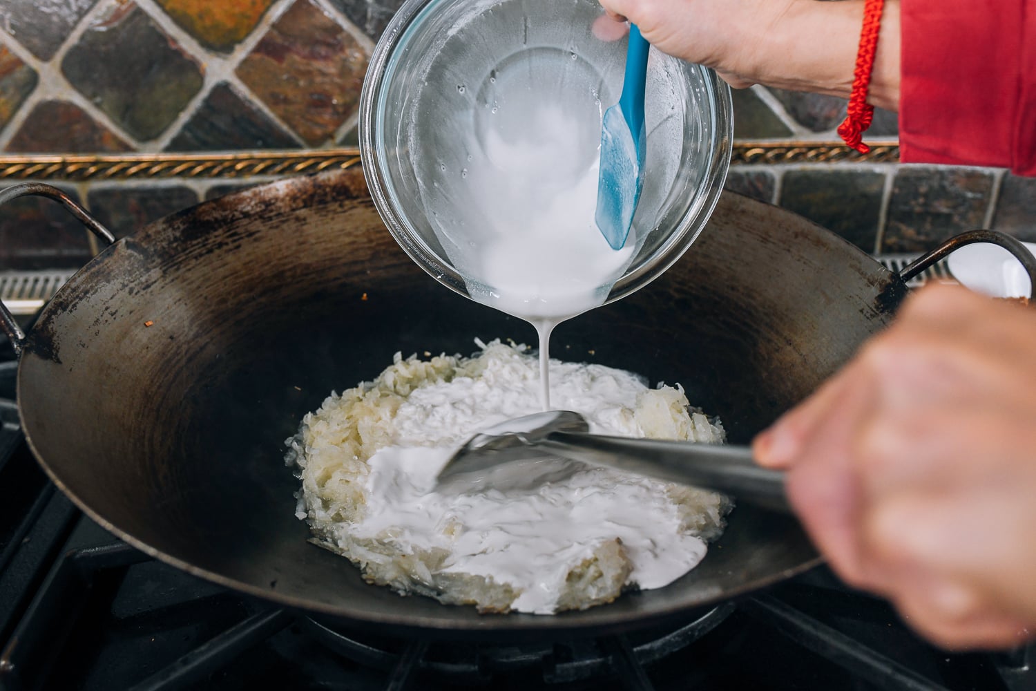 Adding starch water mixture to radish in wok