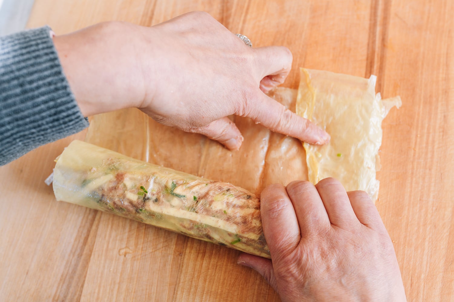 assembling hakka taro roll